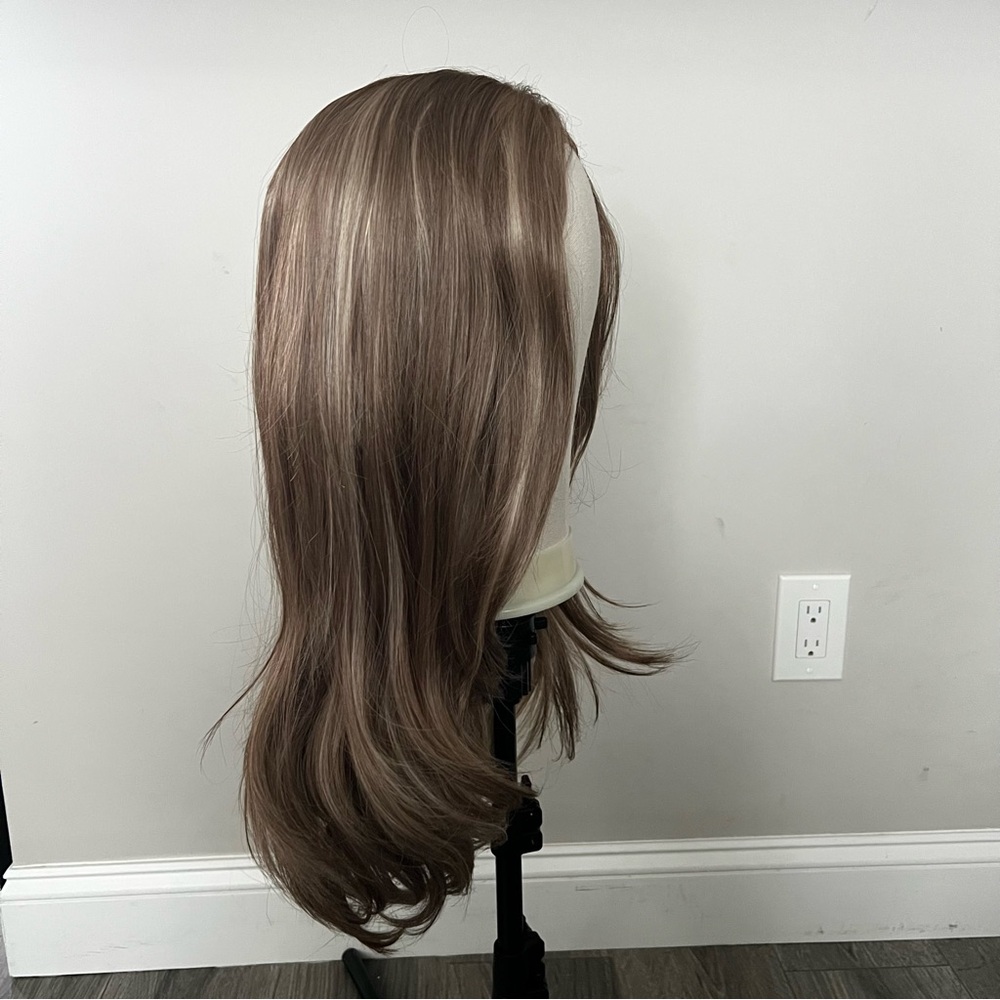 21 Inches long Brown/Blonde Highlights Wig - Picture 5 of 16